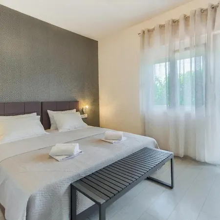 With Parking Space Kastel Stari, - 22588 Lägenhet