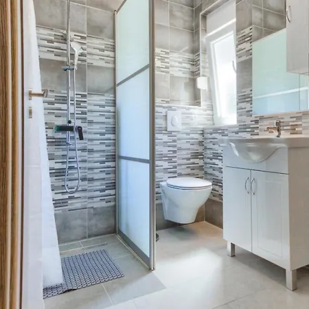 Lägenhet With Parking Space Kastel Stari, - 22588 *